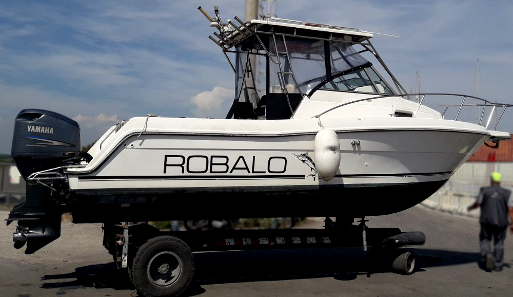 <<< VENDUTO >>> Robalo 2440 SOLO SCAFO<br><a href=dettaglio.aspx?Id=318 >VAI ALLA SCHEDA</a>